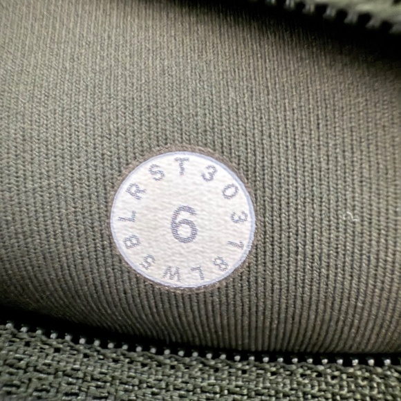 Lululemon Speed Up Tight *Mesh 28" Camo Green Size 6 - Picture 9 of 11